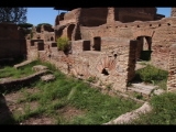 06797 ostia - regio i - insula ix - caseggiato dietro la curia (i,ix,1) - raum in der suedwestecke - bli ri nordwesten - 09-2022.jpg